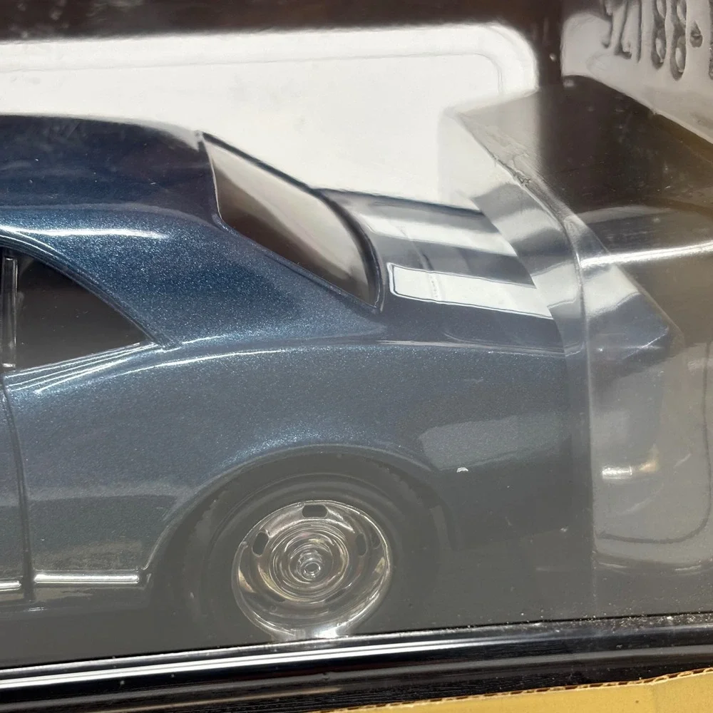 1967 Chevrolet Camaro Z-28 Blue 1:18 Yat Ming Road Legends Diecast Open Box
